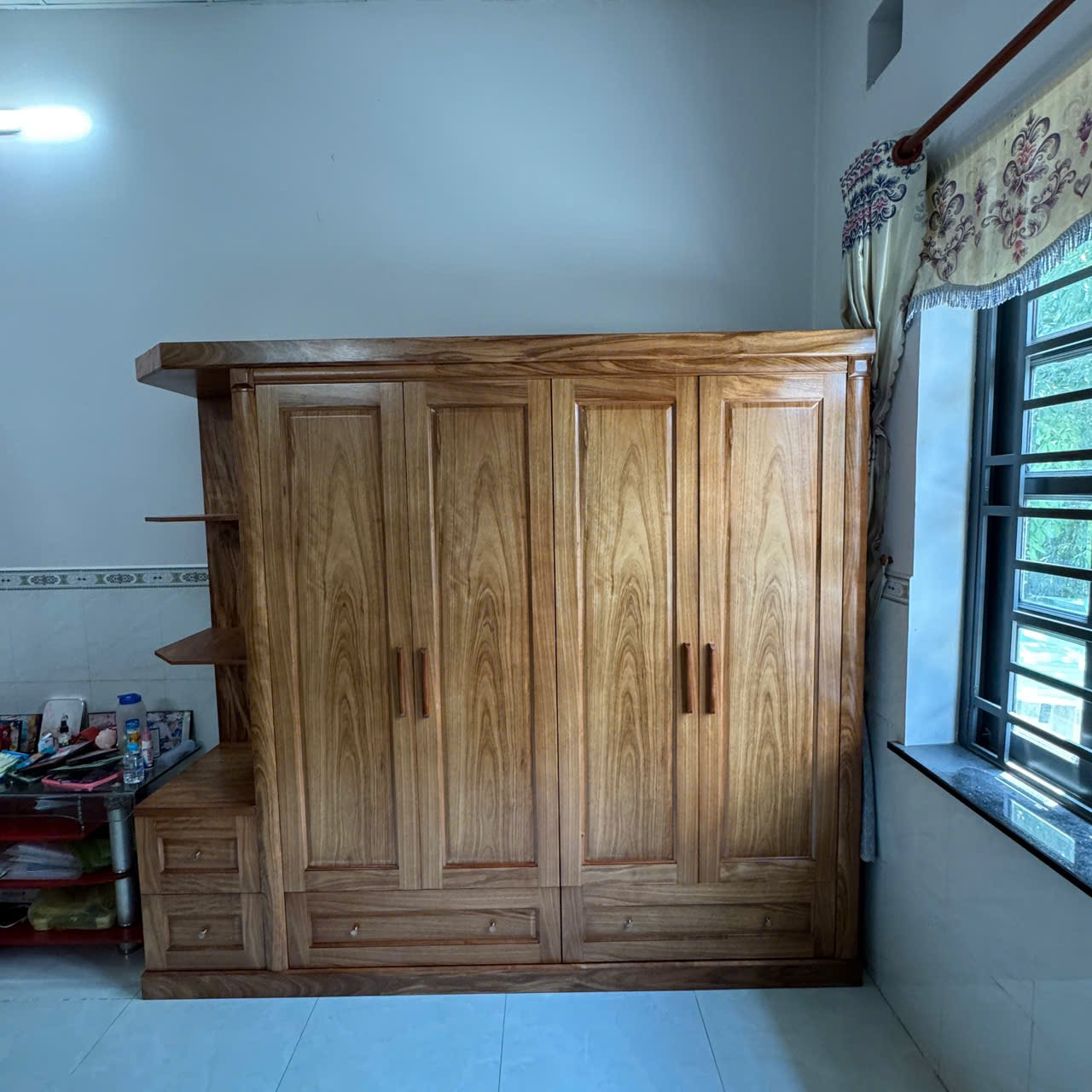 TỦ QUẦN ÁO 4 CÁNH 1 KỆ VẾ TRÁI GỖ HƯƠNG XÁM