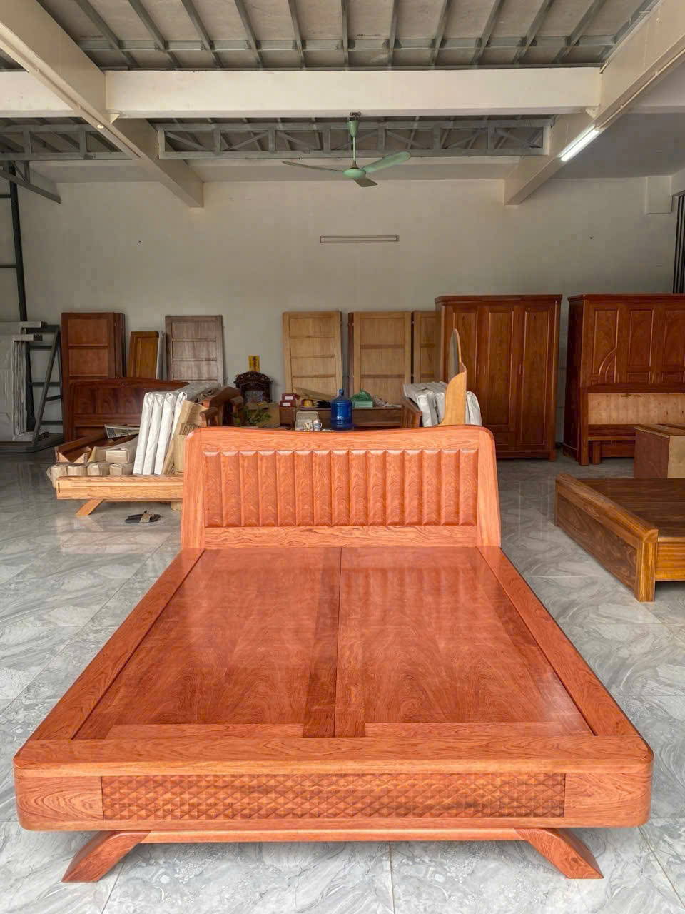 Giường Chân Thuyền Gỗ Hương Đá Cao Cấp