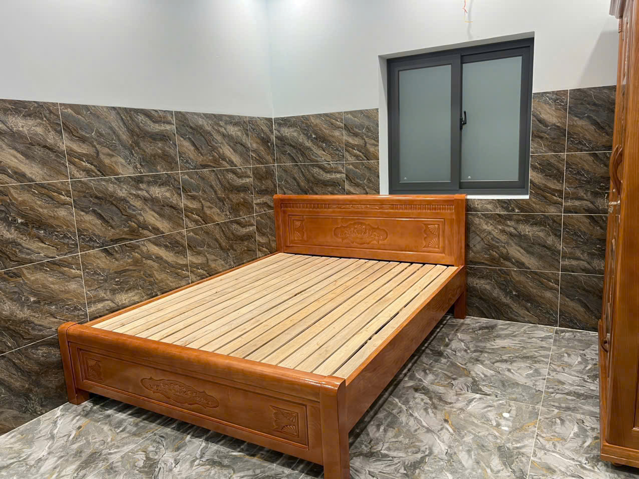 Giường Gỗ Sồi Nga Dạt Nan Màu Cánh Gián