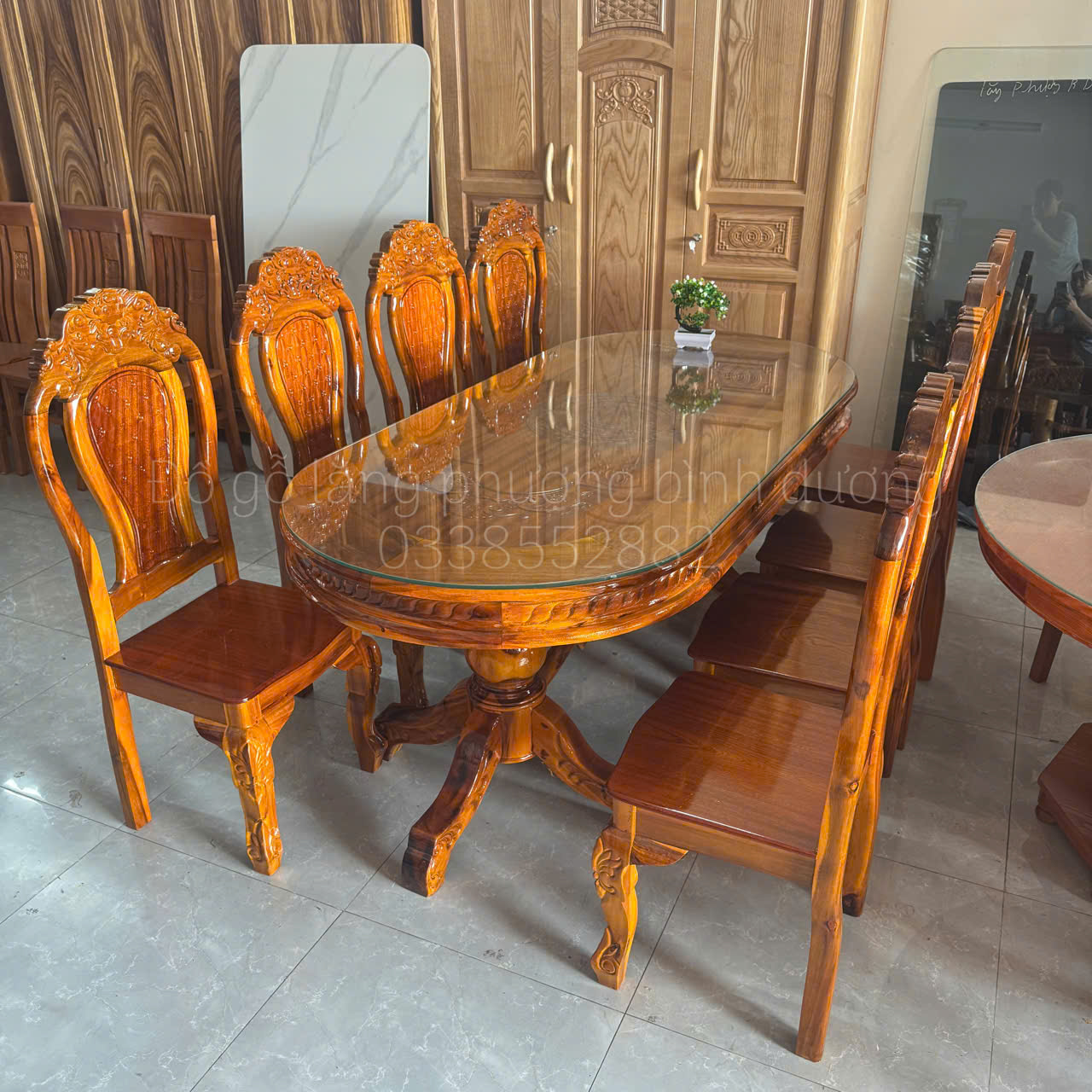 Bàn Ăn Gỗ Tràm Vông Vàng Mặt Bàn Chạm Trống Đồng 8 Ghế