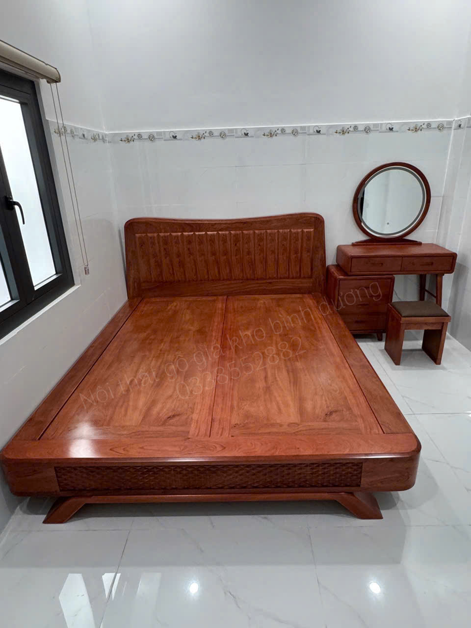Giường gỗ hương đá chân thuyền