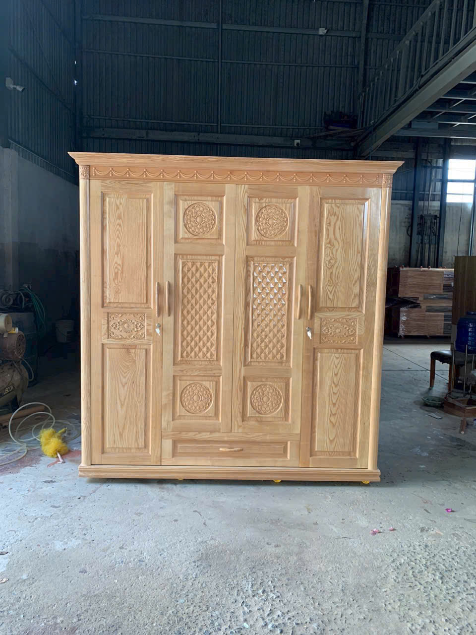 Tủ Quần Áo Gỗ Sồi Nga Màu Tự Nhiên 4 Cánh 2M