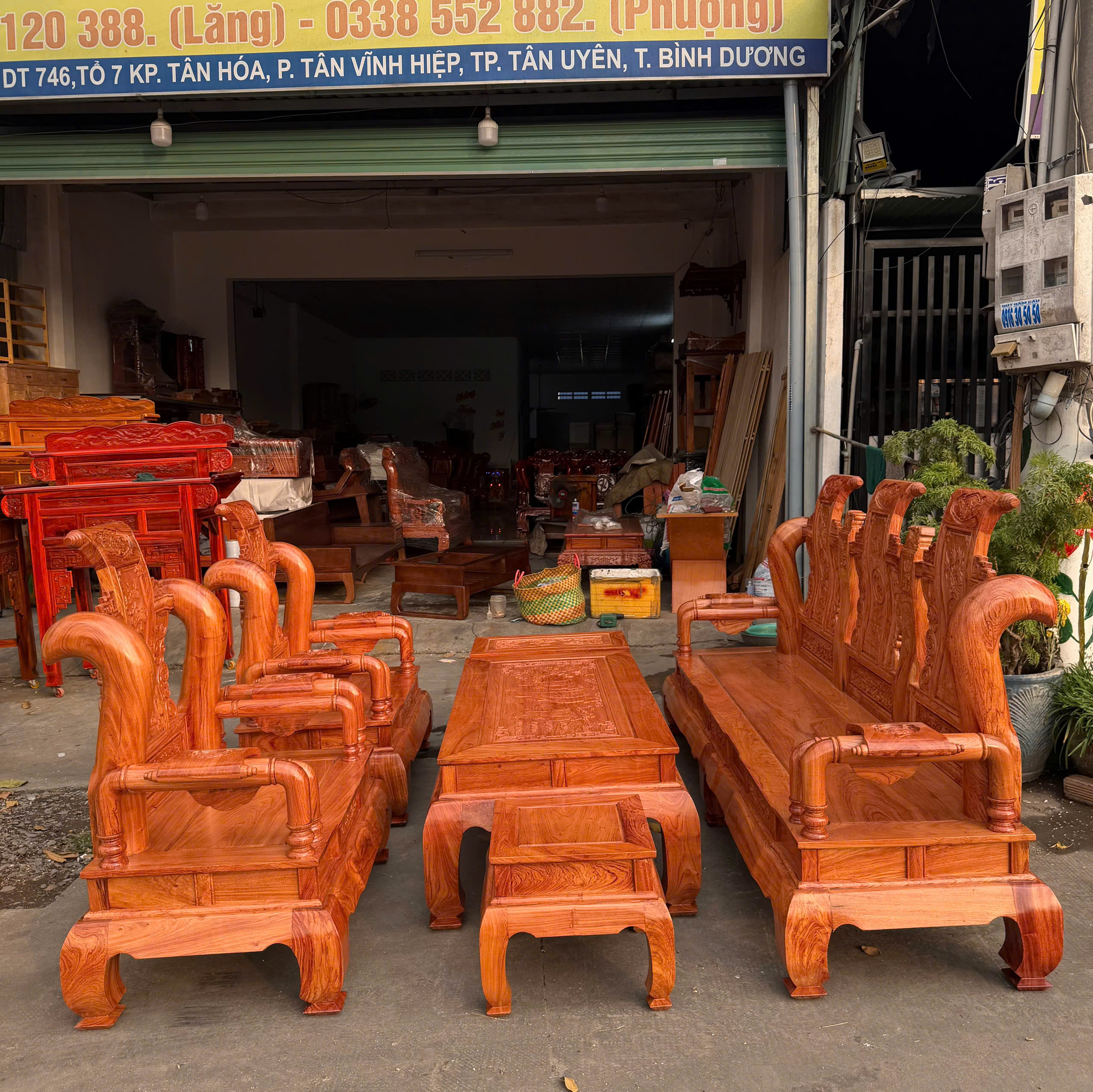 Salon tần thủy hoàng gỗ hương đá cột liền