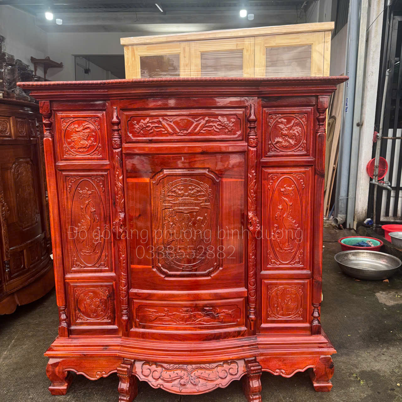 Tủ Thờ Gỗ Tràm Bông Vàng 6 Chân