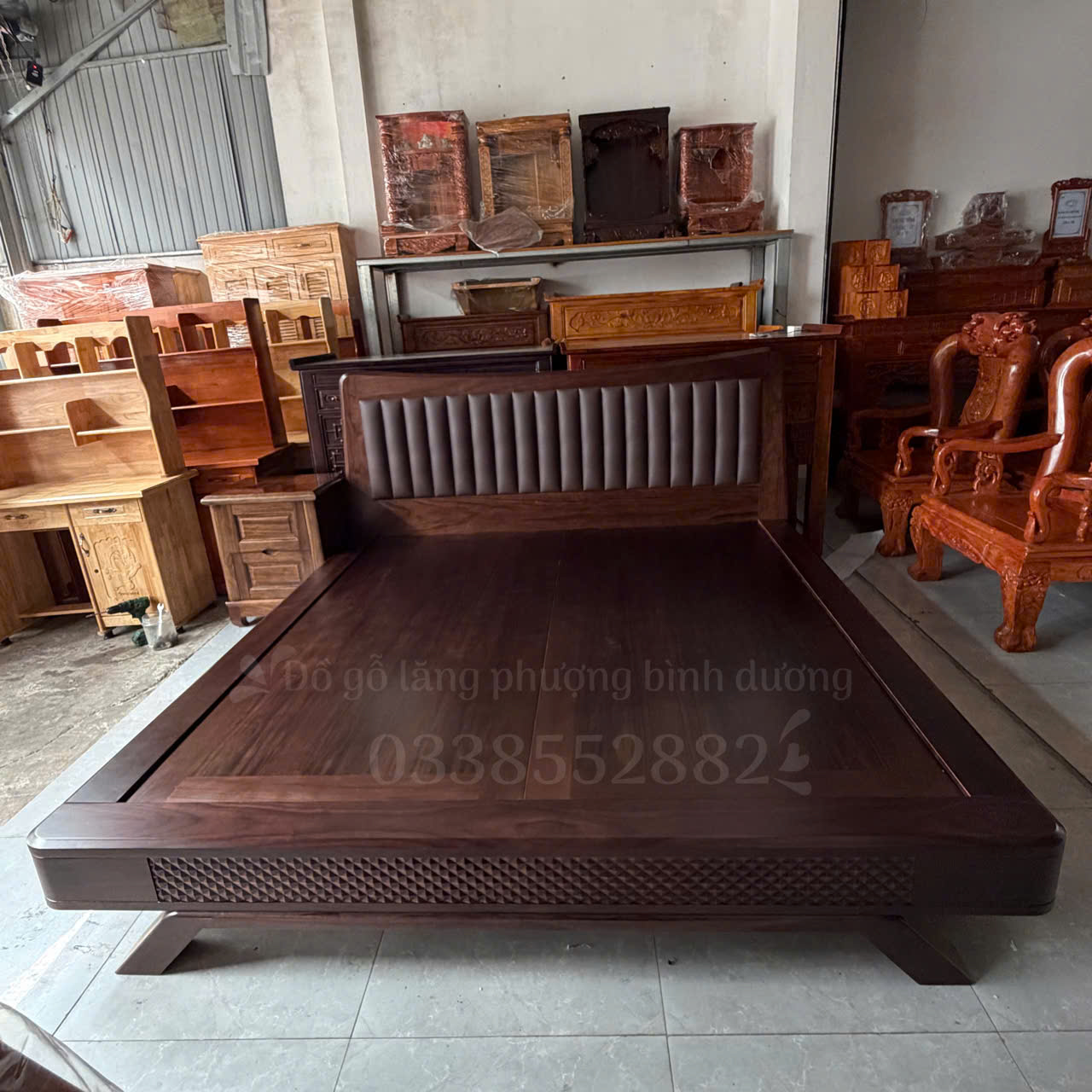 Giường Ngủ Gỗ Óc Chó Chân Thuyền Kiểu Nhật Bọc Đệm Cao Cấp