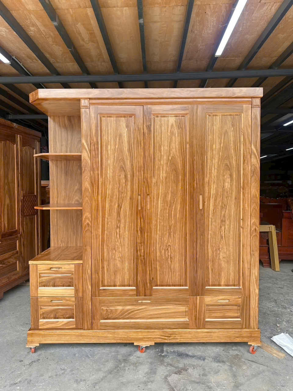 Tủ Quần Áo Hương Xám 3 Cánh Kệ Góc Trang Trí Vế Trái